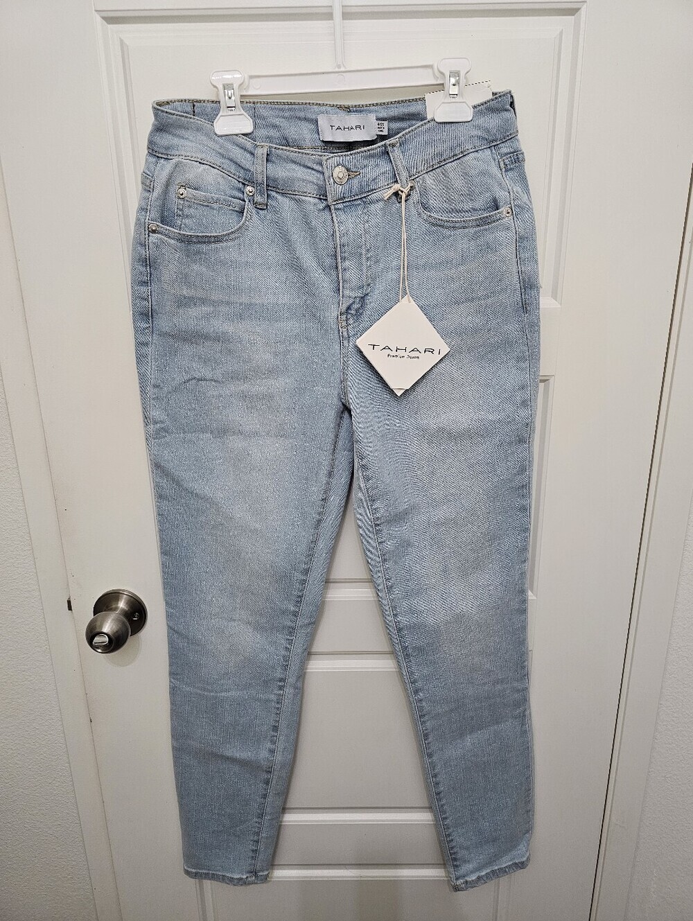 Tahari Women's Light Wash Skinny Mid-Rise Jeans Size 4/27